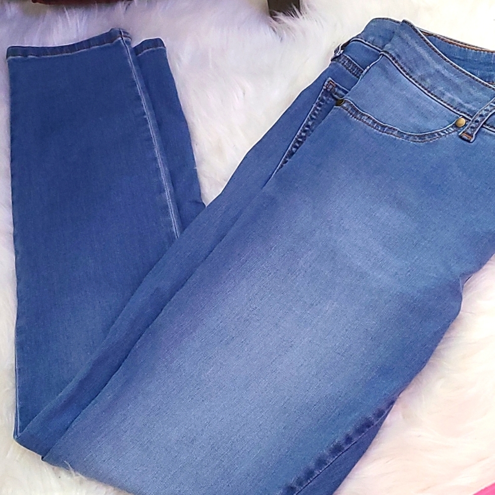 Woman's stretch jeans